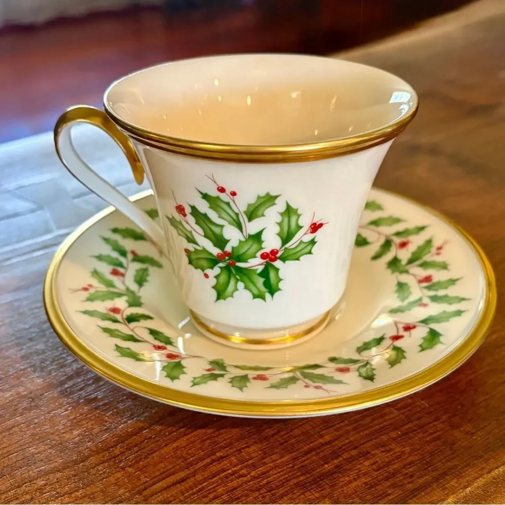 Lenox Holiday Cup & Saucer Holly Berry Gold Trim Excellent